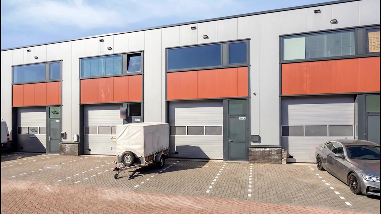 Gevel van de bedrijfsunits bij daglicht